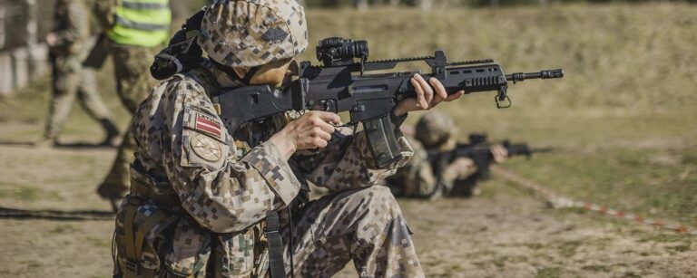 Латвія збільшує чисельність армії та посилює оборону
