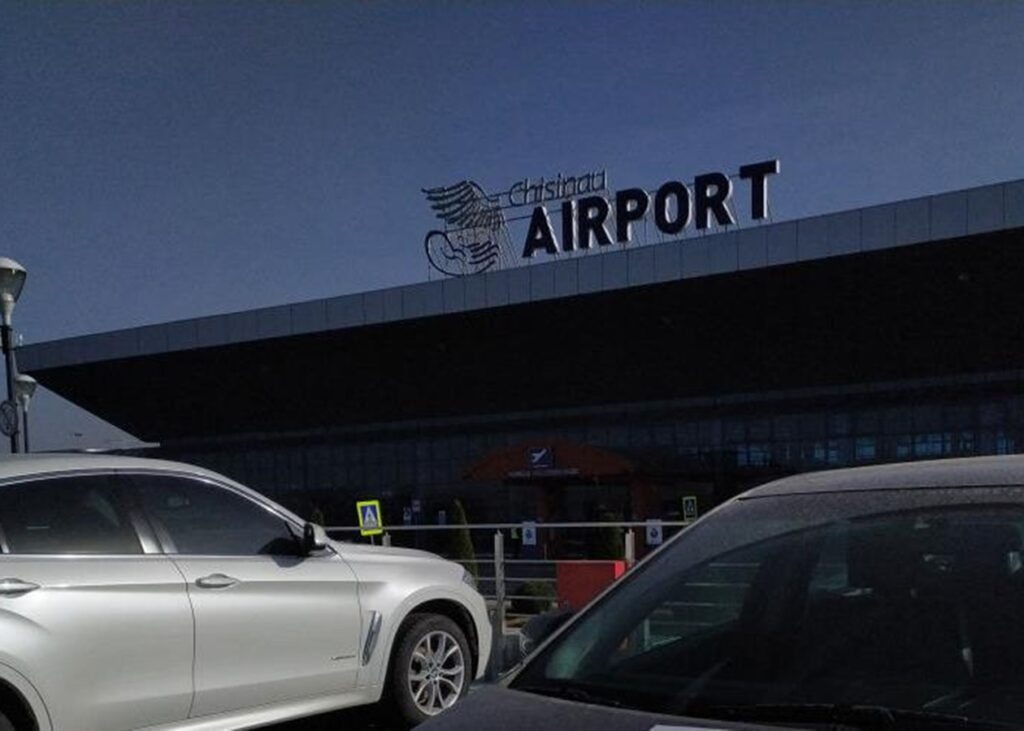В аеропорту Кишинева стався збій через російську атаку на Україну