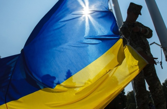 Морпіхи до Дня Конституції встановили український прапор на окупованому лівобережжі Херсонщини