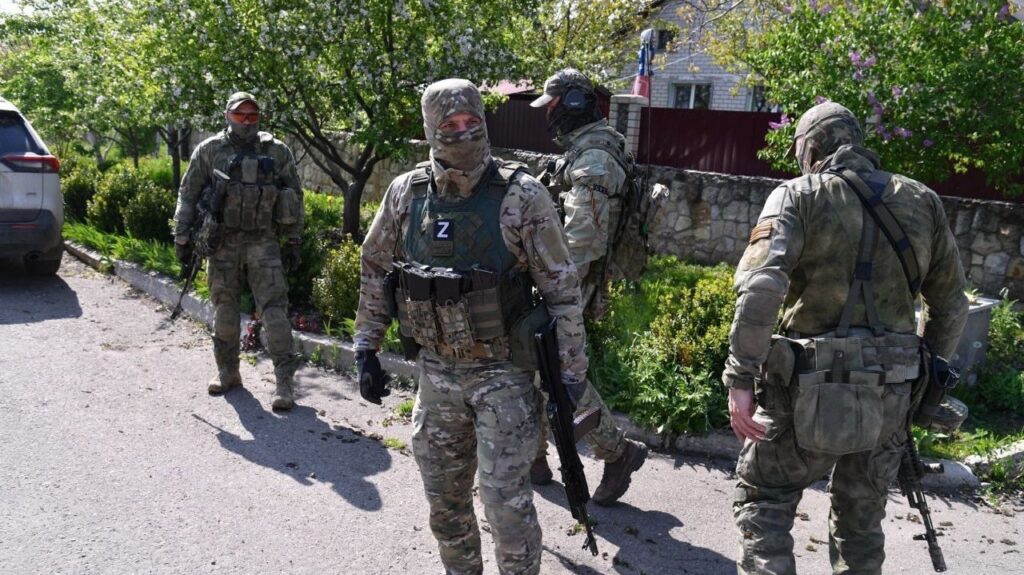 Росія може відправити «зелених чоловічків» для перевірки рішучості НАТО – розвідка Німеччини