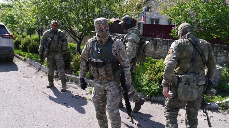 Росія може відправити «зелених чоловічків» для перевірки рішучості НАТО – розвідка Німеччини