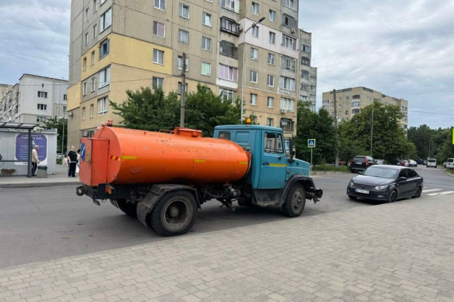 Аварія на водогоні у Домажирі: Львівводоканал залучив додаткові сили для ліквідації витоку