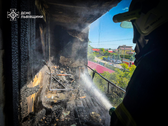 Пожежа на Львівщині: власниця будинку отримала опіки під час займання на балконі