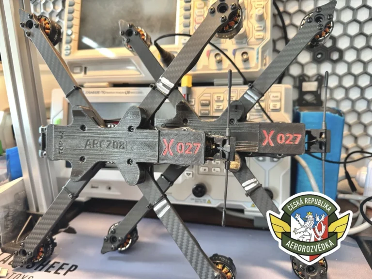 Волонтери з Чехії озброїли ЗСУ розумними дронами ARCZ08X із донаведенням
