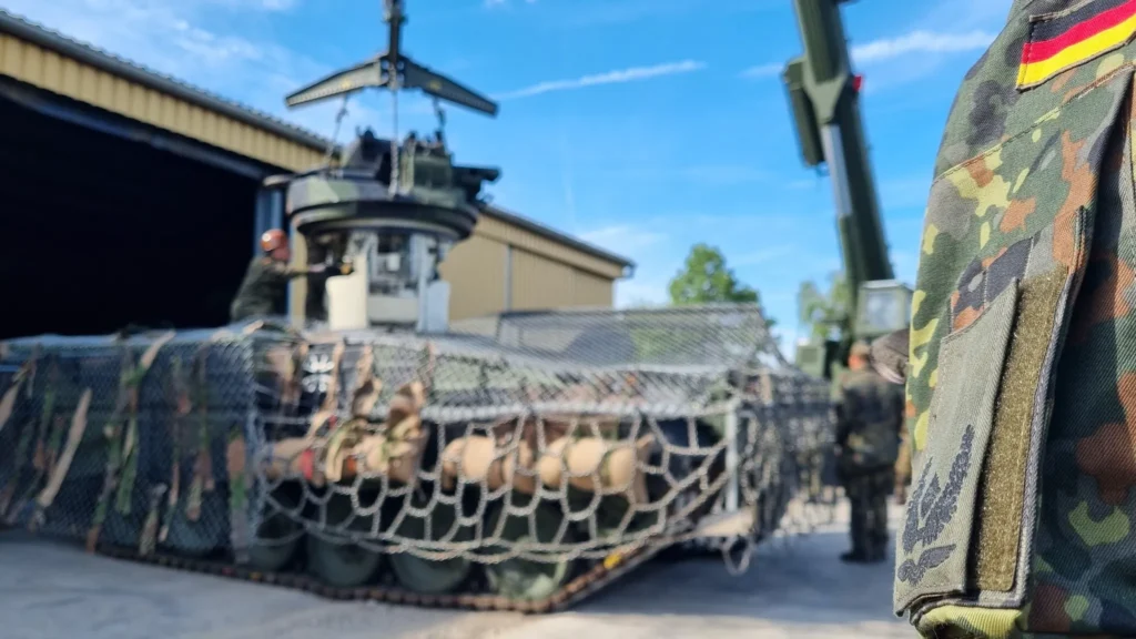 Німецька армія експериментує з антидроновими сітками для техніки
