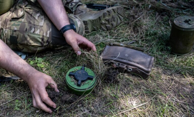 Фінляндія і Литва хочуть виробляти протипіхотні міни для себе та України