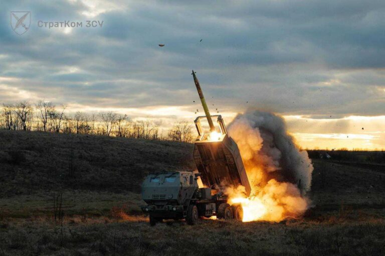 США відновили постачання Україні ракет до HIMARS і 155-мм снарядів – AP