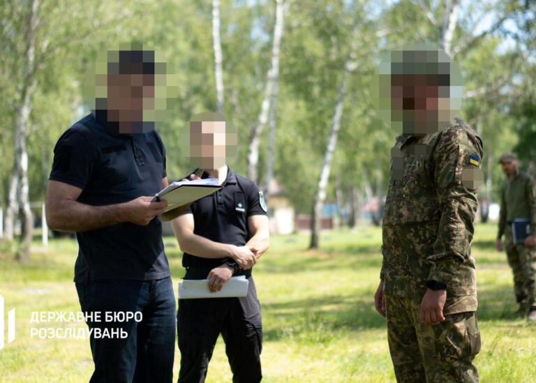 Чотирьох військових затримали за непокору - ДБР