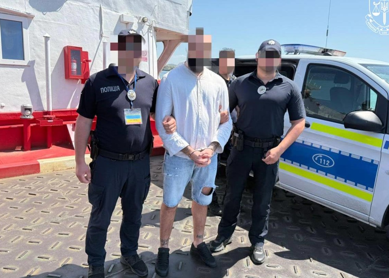 В Україну екстрадували організатора банди паліїв