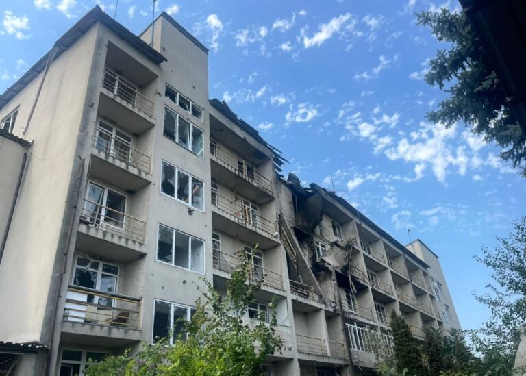 РФ завдала понад 20 ударів по Донеччині, є загиблі