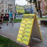 Курси долара і євро знизились на початку тижня