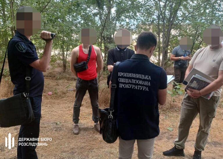 Посадовець ТЦК за $1 тис. знімав з розшуку ухилянтів