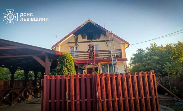 ДСНС ліквідувала пожежу в будинку у Львові: є постраждалий