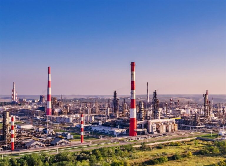 Українські безпілотники повторно атакували НПЗ у Сизрані