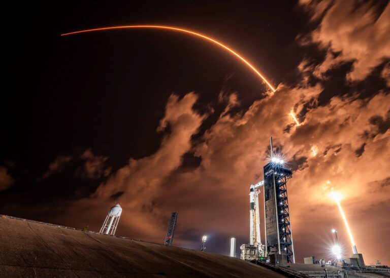 SpaceX запустила у космос 28 супутників Starlink
