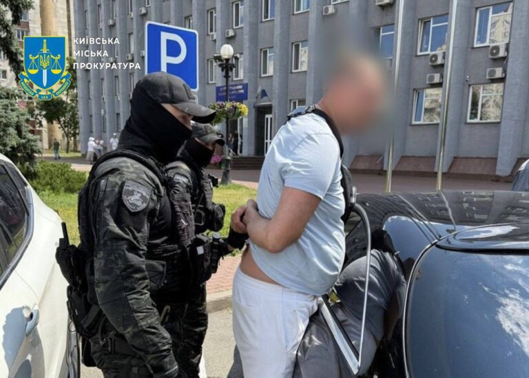 У Києві викрили схему "допомоги" ухилянтам