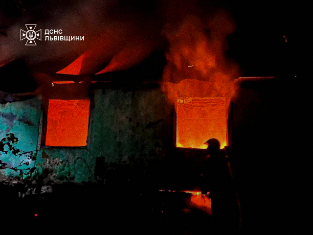 На Львівщині горів дерев’яний житловий будинок
