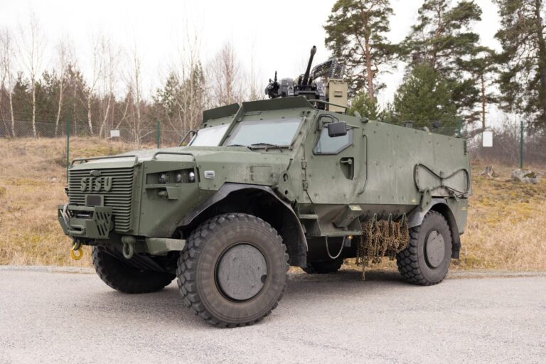 Saab інтегрували 30-мм гармату на бронеавтомобіль