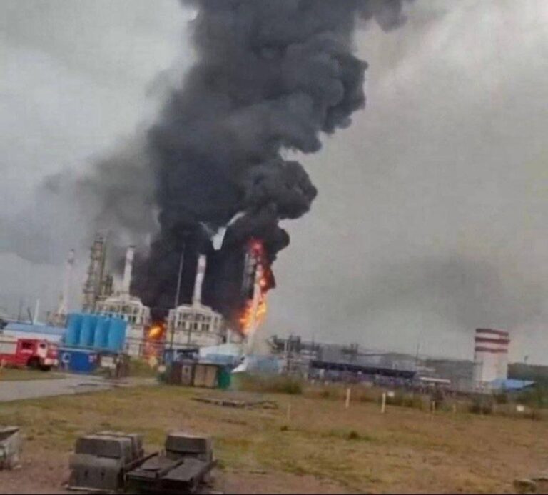 Дрони атакували один із найбільших газопереробних заводів Росії — «Газпром Усть-Луга»