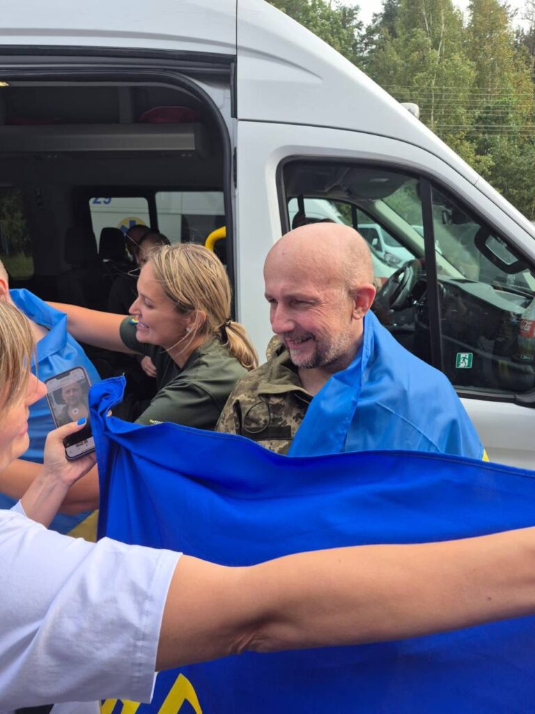 У межах нового обміну полоненими повернулись не лише військові, а й цивільні українці