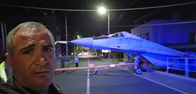 Російський МиГ-29 зіштовхнувся зі стовпом у столиці Вірменії