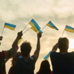 Українці утворять живий ланцюг єдності у різних країнах у День Незалежності